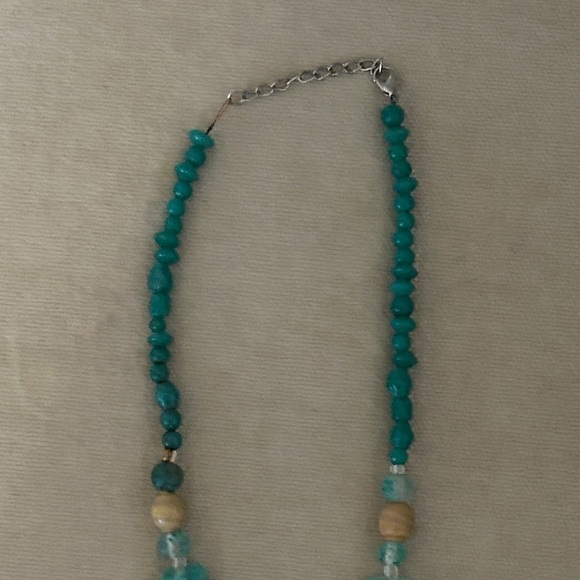 Elegant Turquoise Beaded Necklace and Bracelet Set with Flowers - Picture 4 of 6